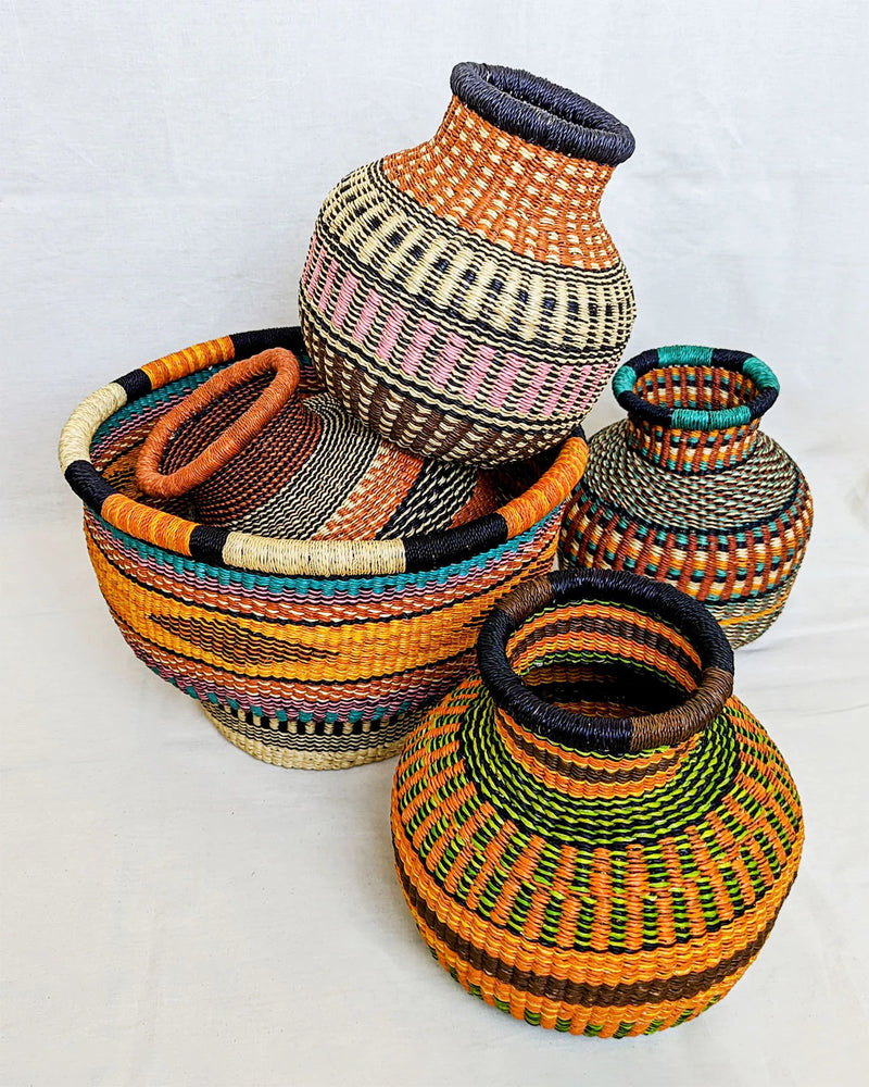 Woven tote bags in navy, yellow, green, pink and black